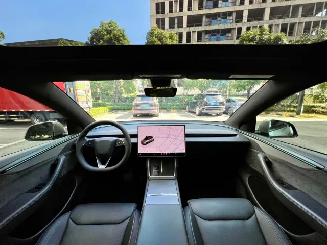Tesla Model Y L — Фото автомобиля 5