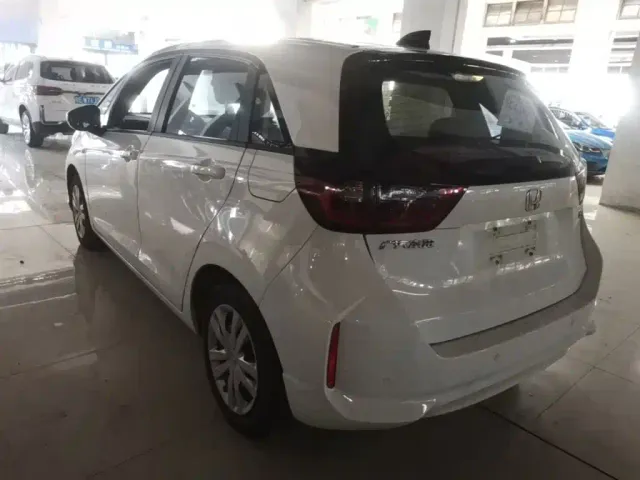 Honda Fit — Фото автомобиля 4