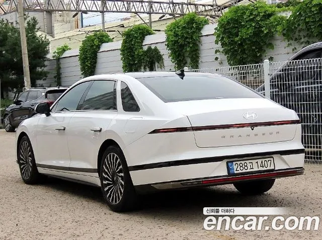 Hyundai Grandeur Grandeur (GN7) 2.5 Бензин 2WD — Фото автомобиля 3