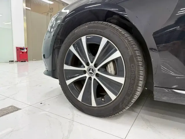 Mercedes-Benz E-Class — Фото автомобиля 6