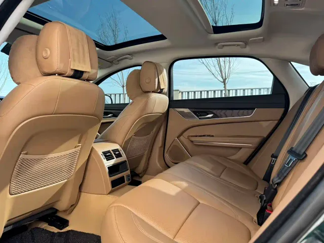 Jaguar XFL — Фото автомобиля 6
