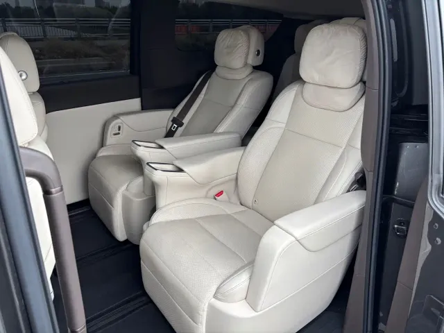 Li Auto MEGA — Фото автомобиля 7