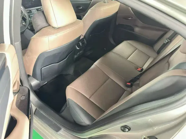 Lexus ES — Фото автомобиля 3