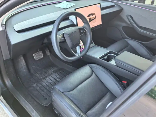Tesla Model 3 — Фото автомобиля 3
