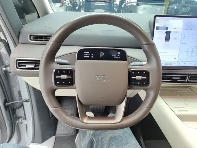 Li Auto MEGA — Фото автомобиля 10