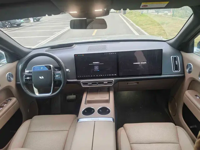 Li Auto L8 — Фото автомобиля 6