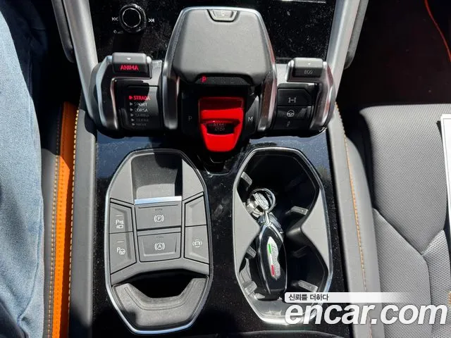 Lamborghini Urus — Фото автомобиля 11