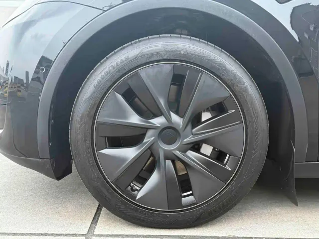 Tesla Model Y — Фото автомобиля 15