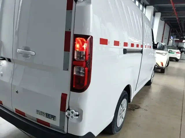 Wuling Yangguang — Фото автомобиля 7