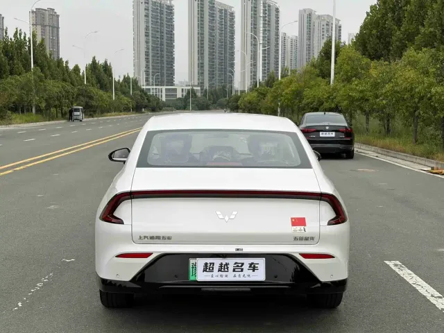 Wuling Starlight — Фото автомобиля 8