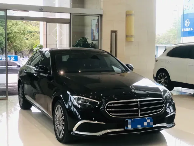 Mercedes-Benz E-Class — Фото автомобиля 3