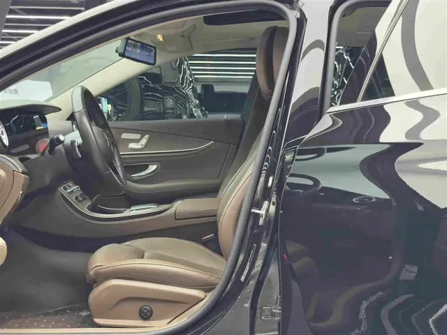 Mercedes-Benz E-Class — Фото автомобиля 8