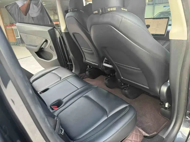 Tesla Model Y — Фото автомобиля 8
