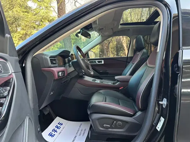 Ford Explorer — Фото автомобиля 5