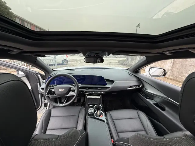 Cadillac GT4 — Фото автомобиля 9