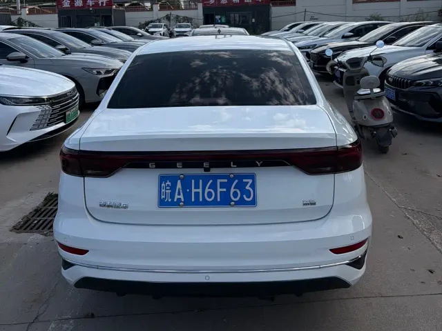 Geely Emgrand — Фото автомобиля 9
