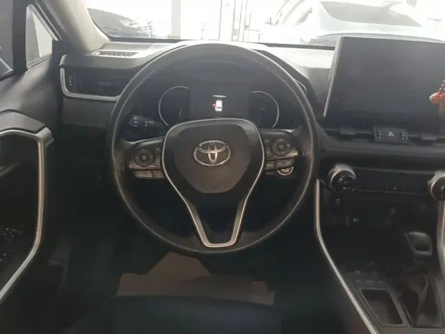 Toyota RAV4 — Фото автомобиля 10