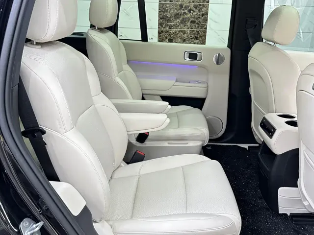 Li Auto L8 — Фото автомобиля 11
