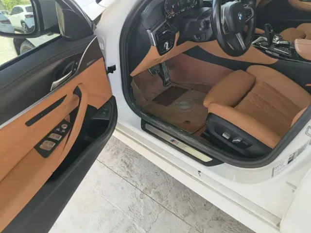 BMW 5 Series — Фото автомобиля 15