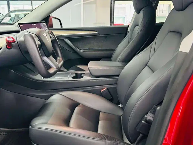 Tesla Model Y — Фото автомобиля 8