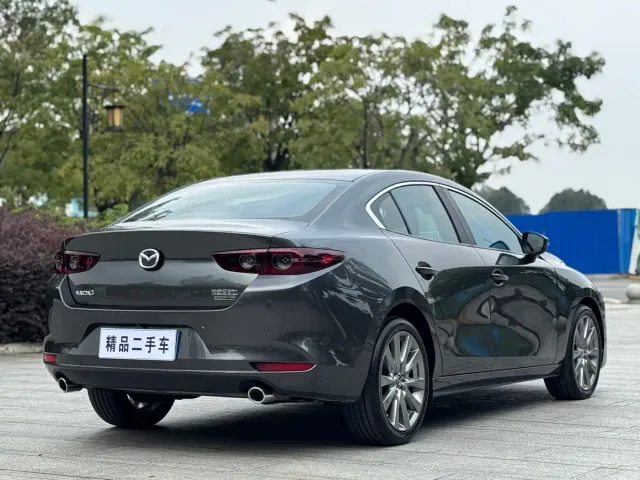 Mazda Axela — Фото автомобиля 8