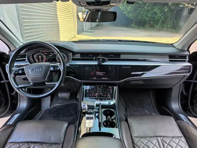 Audi A8 — Фото автомобиля 11