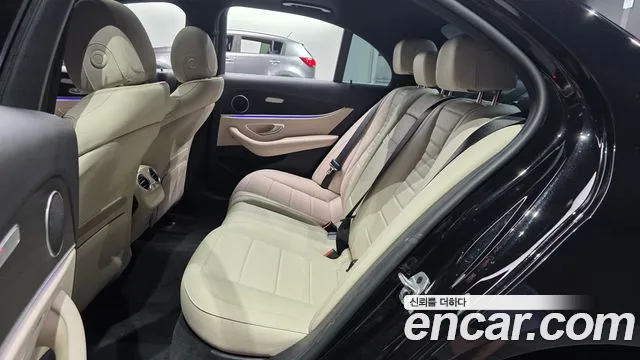 Mercedes-Benz E-Class — Фото автомобиля 15