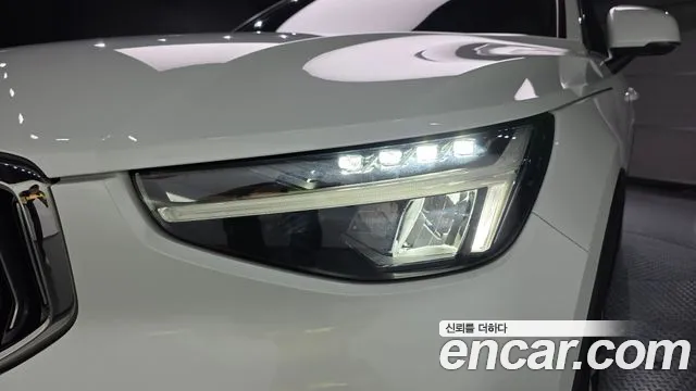 Volvo XC40 — Фото автомобиля 22