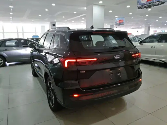 Ford Lingrui — Фото автомобиля 4