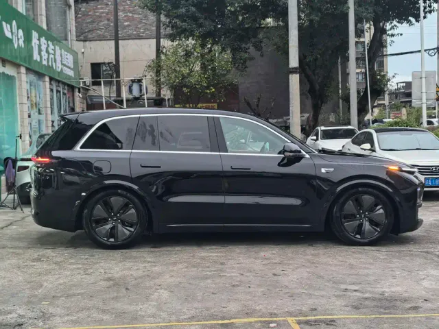 Li Auto L8 — Фото автомобиля 5