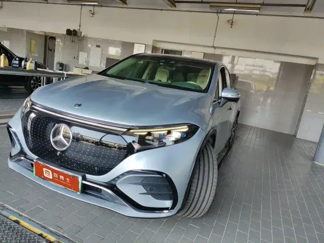 Фотография автомобиля — Mercedes-Benz EQS SUV