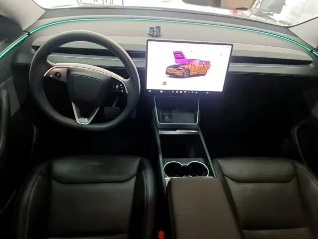 Tesla Model Y — Фото автомобиля 9