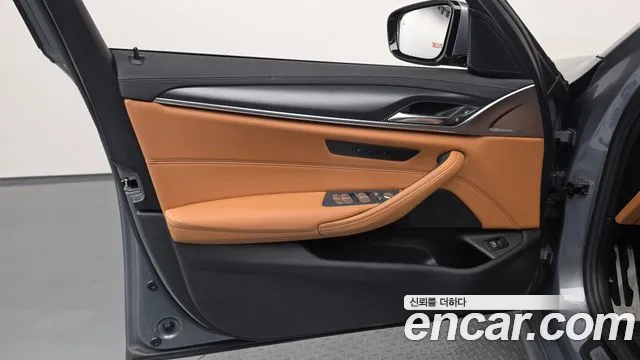 BMW 5 Series G30 — Фото автомобиля 13