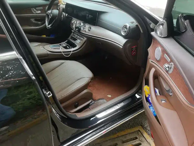 Mercedes-Benz E-Class — Фото автомобиля 8