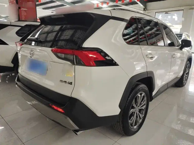 Toyota RAV4 — Фото автомобиля 6
