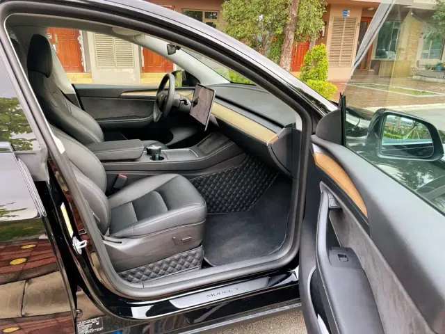 Tesla Model Y — Фото автомобиля 11