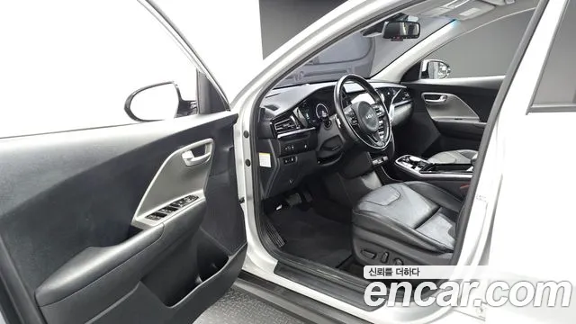 Kia Niro — Фото автомобиля 10