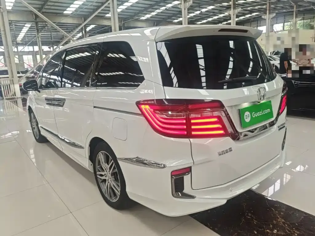 Honda Elysion 2019 2.0L Hybrid Luxury Edition — Фото автомобиля 4
