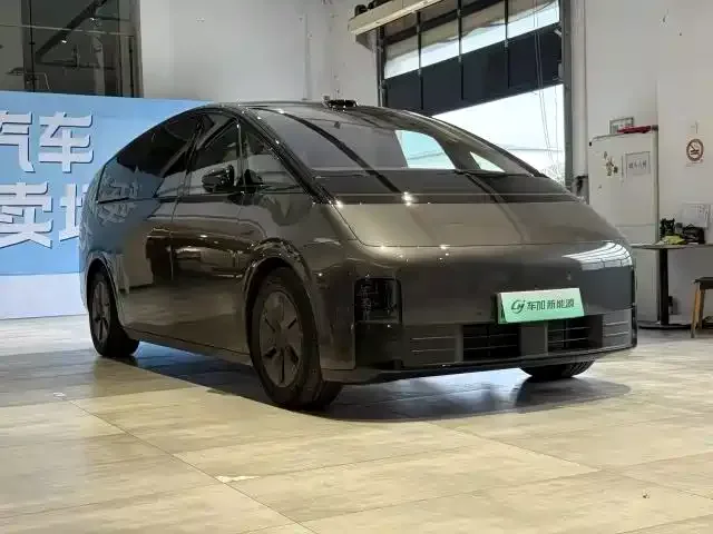 Li Auto Li Auto MEGA 2025 Model Home Family Special Edition — Фото автомобиля 3