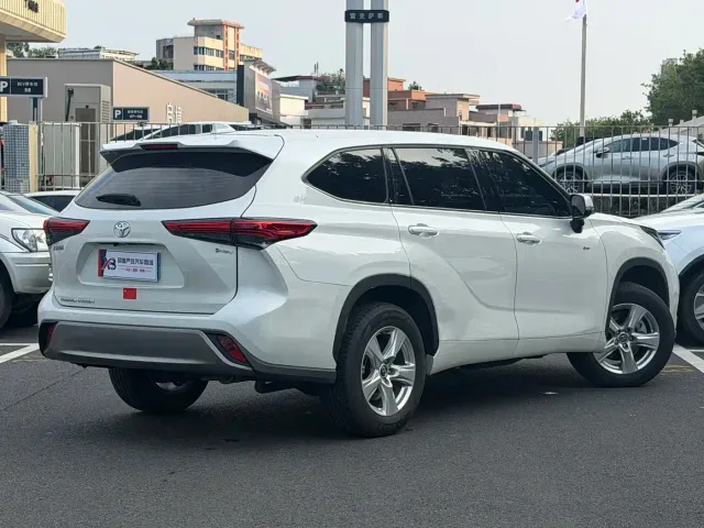 Toyota Highlander — Фото автомобиля 5