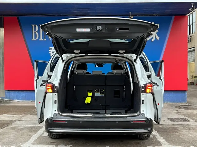 Toyota Sienna — Фото автомобиля 9