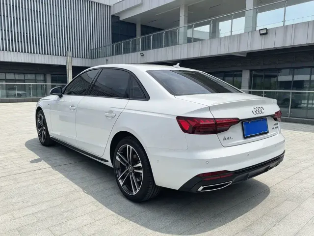 Audi A4L — Фото автомобиля 11