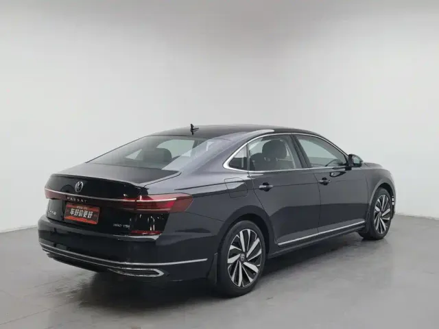 Volkswagen Passat — Фото автомобиля 2