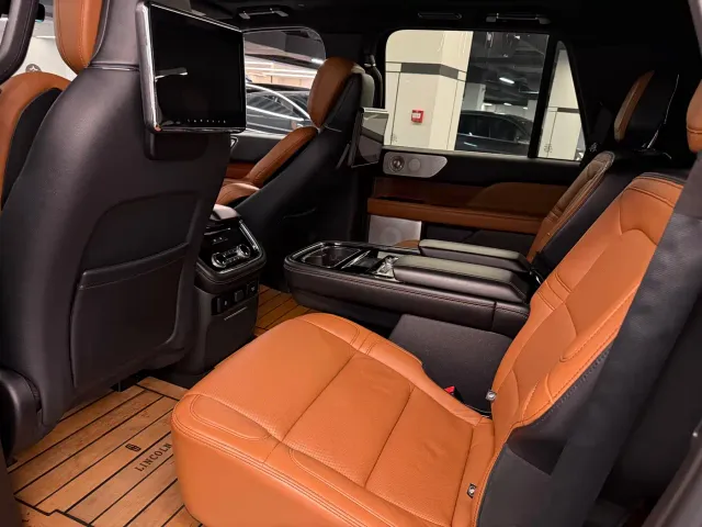 Lincoln Navigator — Фото автомобиля 6
