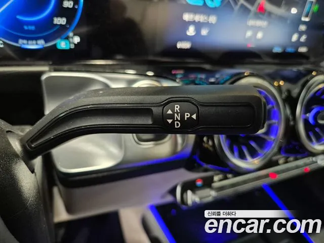 Mercedes-Benz EQB — Фото автомобиля 9