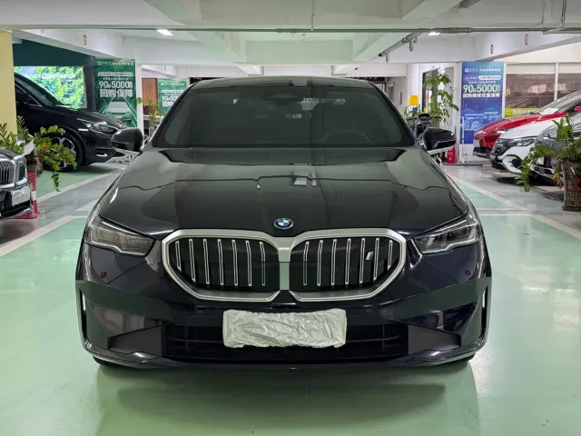 BMW i5 — Фото автомобиля 2
