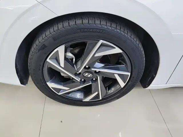 Hyundai Elantra — Фото автомобиля 22