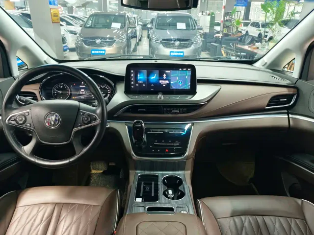 Buick GL8 — Фото автомобиля 4