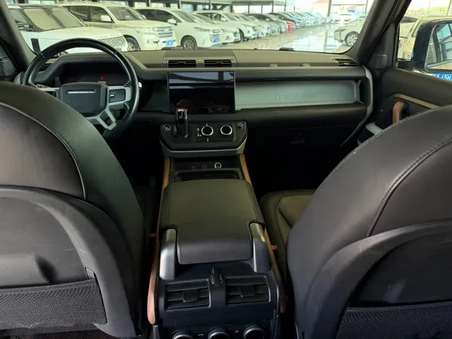Land Rover Defender — Фото автомобиля 6