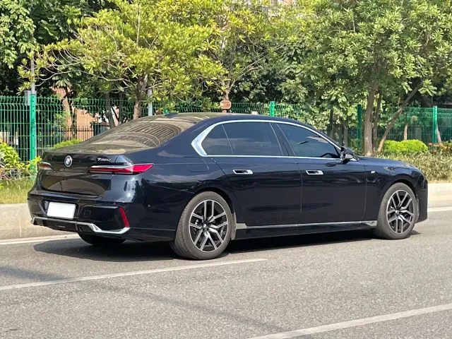 BMW 7 Series — Фото автомобиля 5